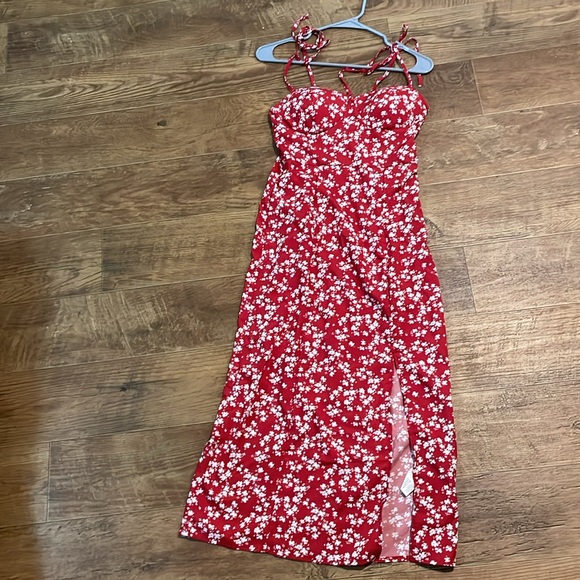 Red/White flower dress with slit on left side. - Picture 2 of 4